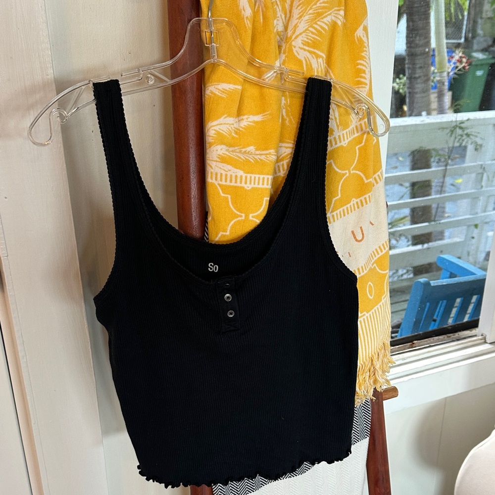 SO Black Ribbed Crop Top